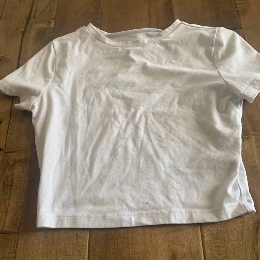 Cropped white shirt